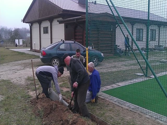 prace przy boisku wielofunkcyjnym (30)